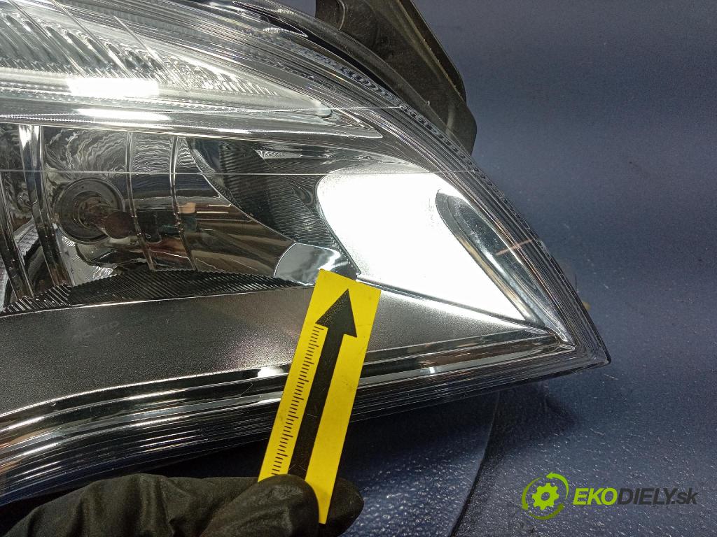 Opel Astra 2011 Reflektor: v pravo: 13253647RH