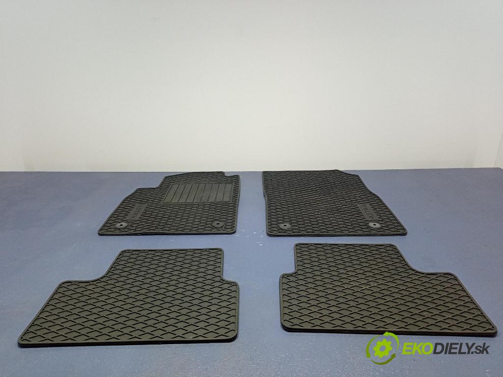 Opel Astra 2011 koberec do auta 13287679