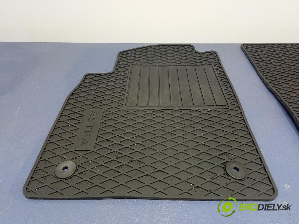 Opel Astra 2011 koberec do auta 13287679