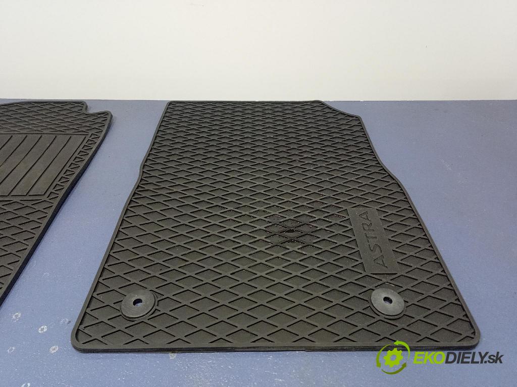 Opel Astra 2011 koberec do auta 13287679