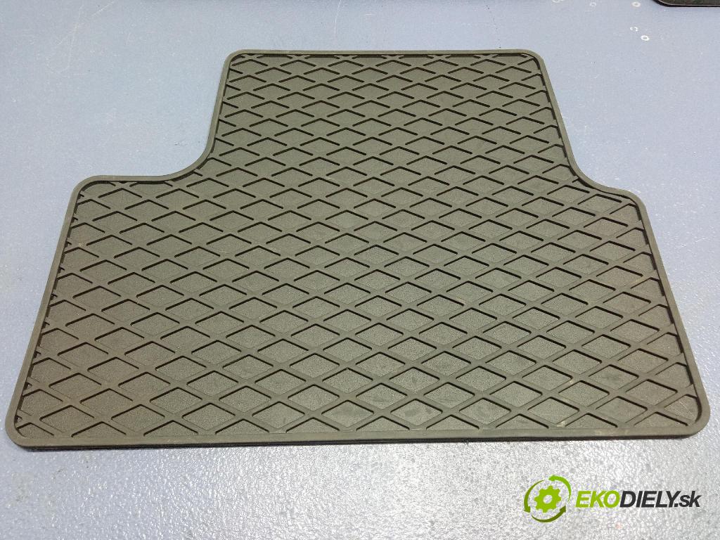 Opel Astra 2011 koberec do auta 13287679