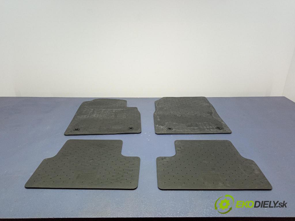 Opel Astra 2011 koberec do auta 13287679