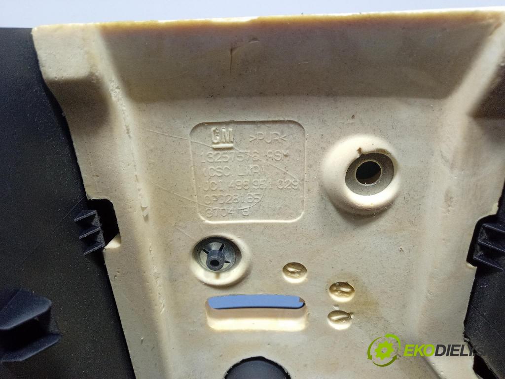 Opel Astra 2011 kryt Plast: Interiéry: 1709217