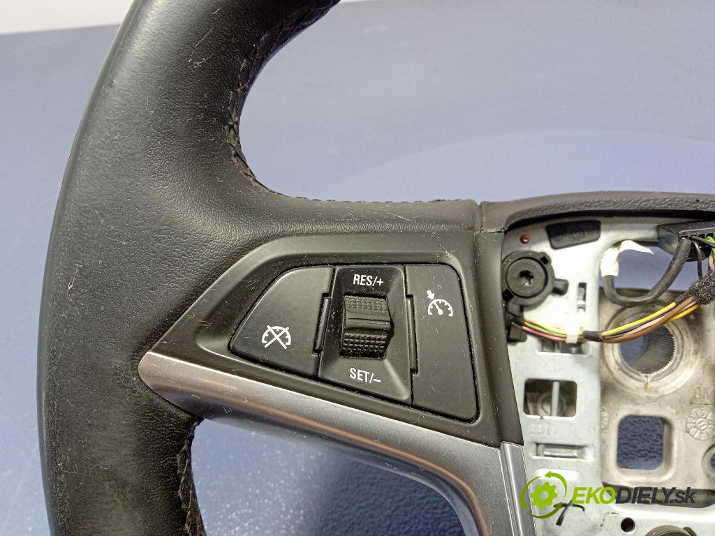 Opel Astra 2011 volant 13351025