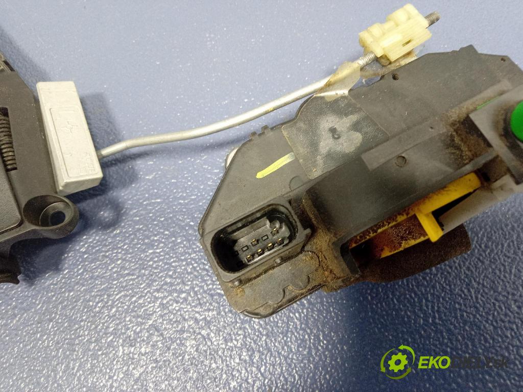 Opel Astra 2011 zámok dvere zad Vľavo: 3023881LH