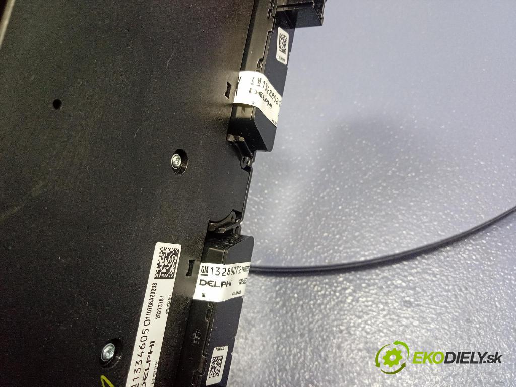 Opel Astra 2011 prepínač Rádio: Navigacia: 13346050