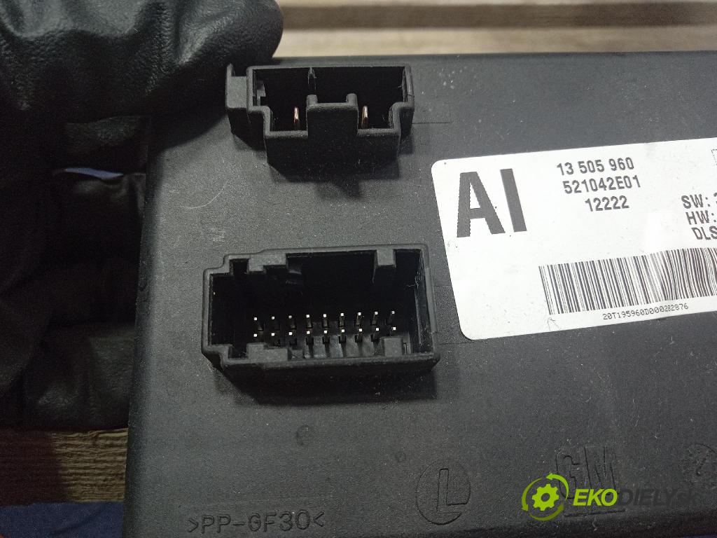 Opel Astra 2011 oko Do Přívěsy 13320743