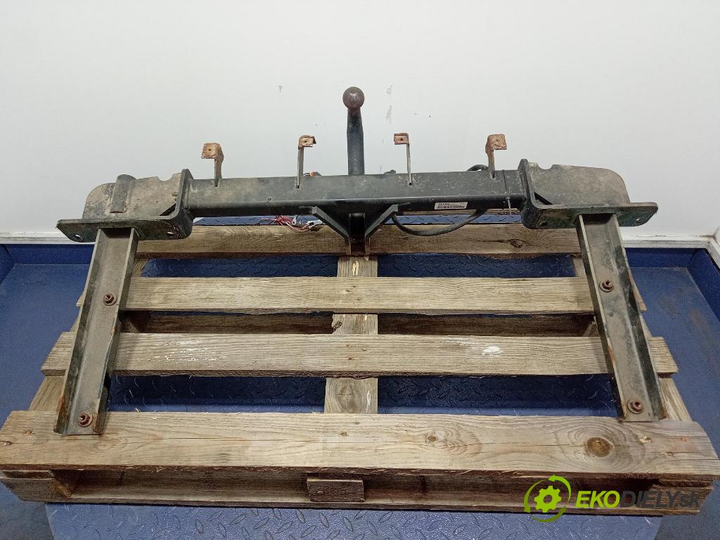 Opel Astra 2011 oko Do Přívěsy 13320743