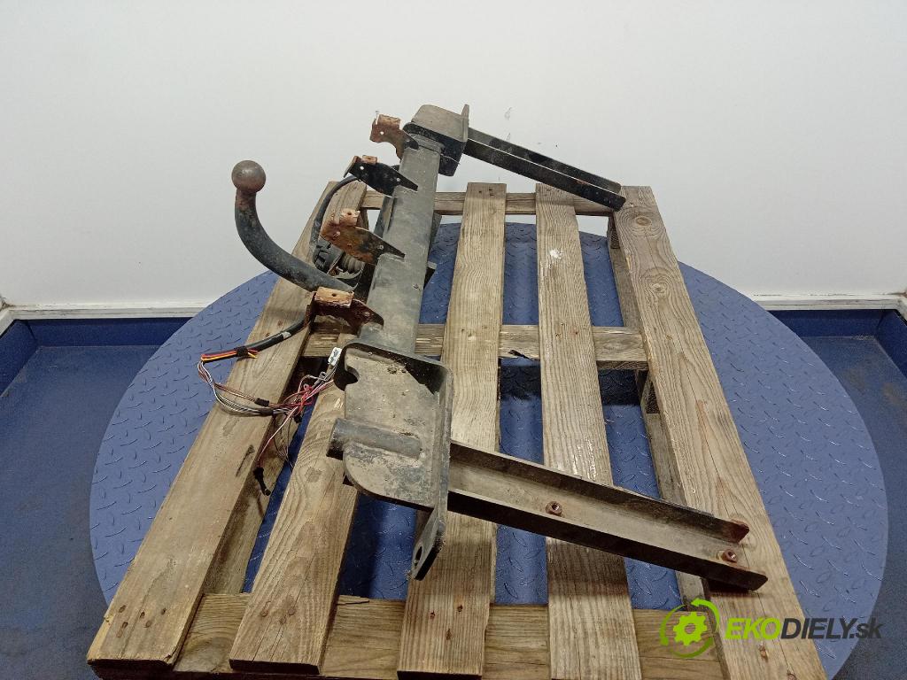 Opel Astra 2011 oko Do Přívěsy 13320743