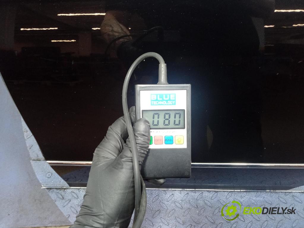 Vw Passat 2009 dvere zad Vľavo: