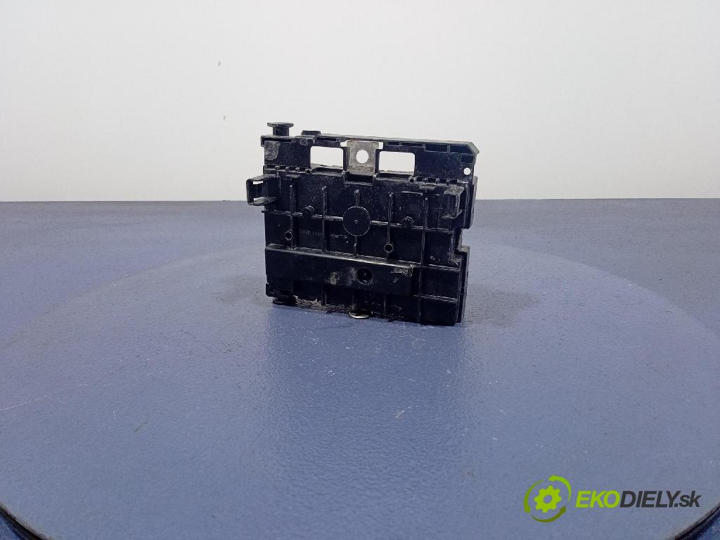 Peugeot 207 2007 skrinka Poistky: 9661708280