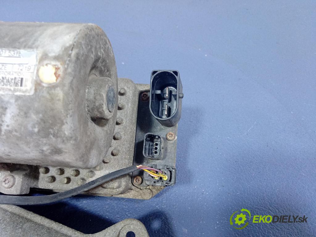 Peugeot 207 2007 Ozubené kolo: volant 6820000090