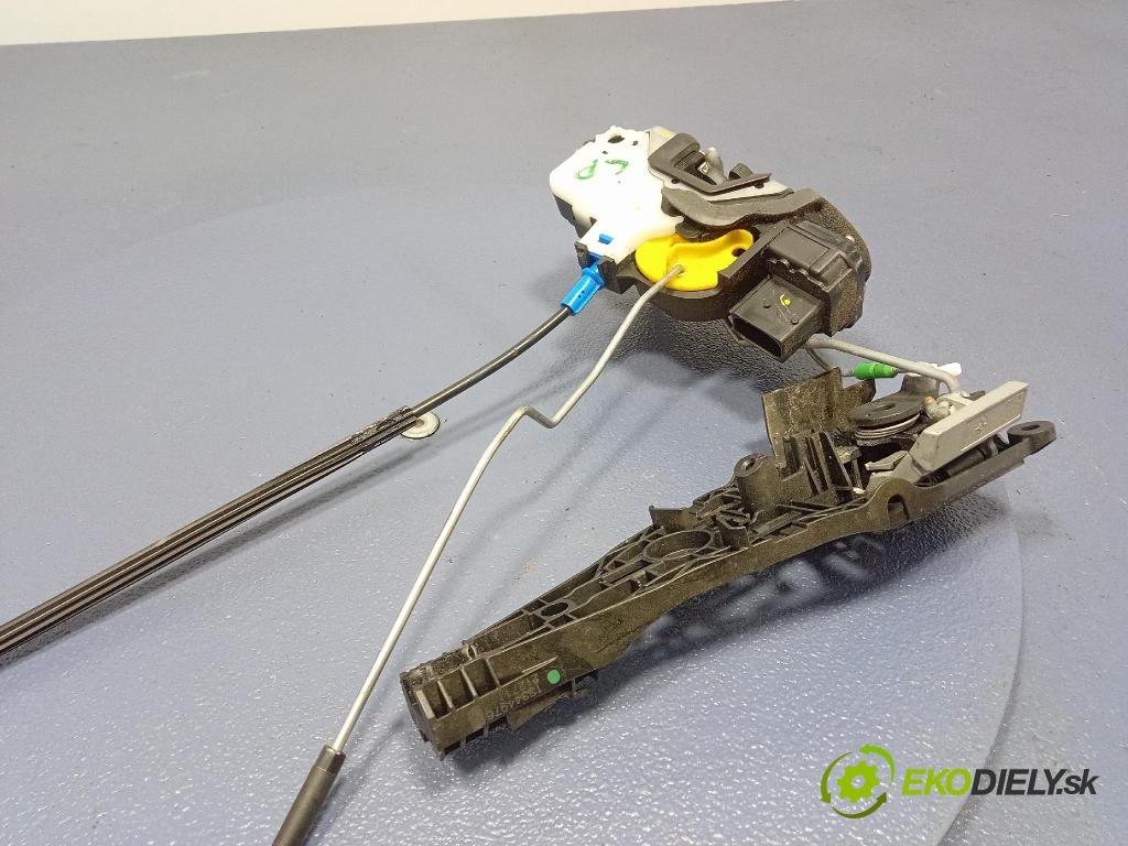 Opel Astra 2011 zámok dvere Predné Vľavo: 13577983