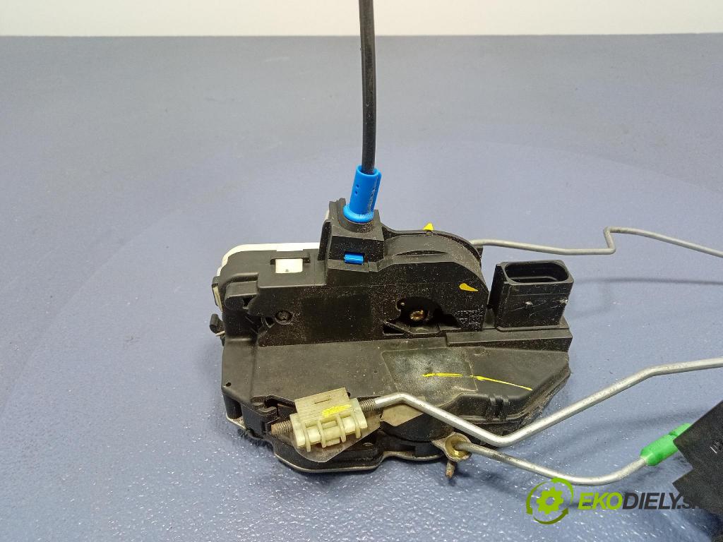 Opel Astra 2011 zámok dvere Predné Vľavo: 13577983