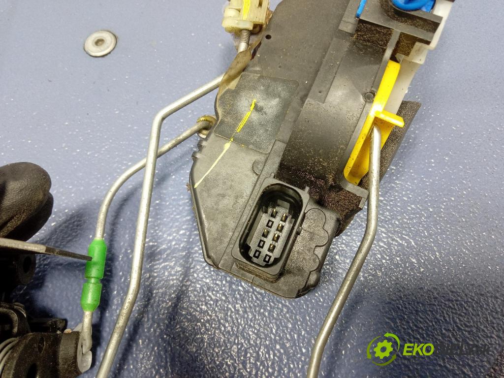 Opel Astra 2011 zámok dvere Predné Vľavo: 13577983