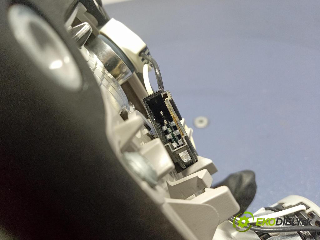 Opel Astra 2011 svetlo / reflektor zad Prava: Vnútri: 13282247