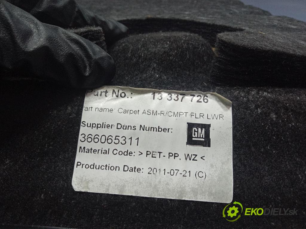 Opel Astra 2011 koberec do auta 13337726