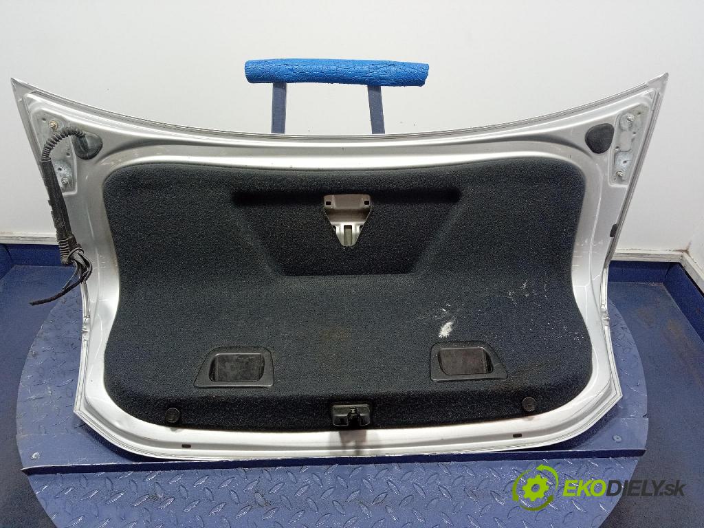 Audi A6 2006 zadna dveře kufra: kufra: 