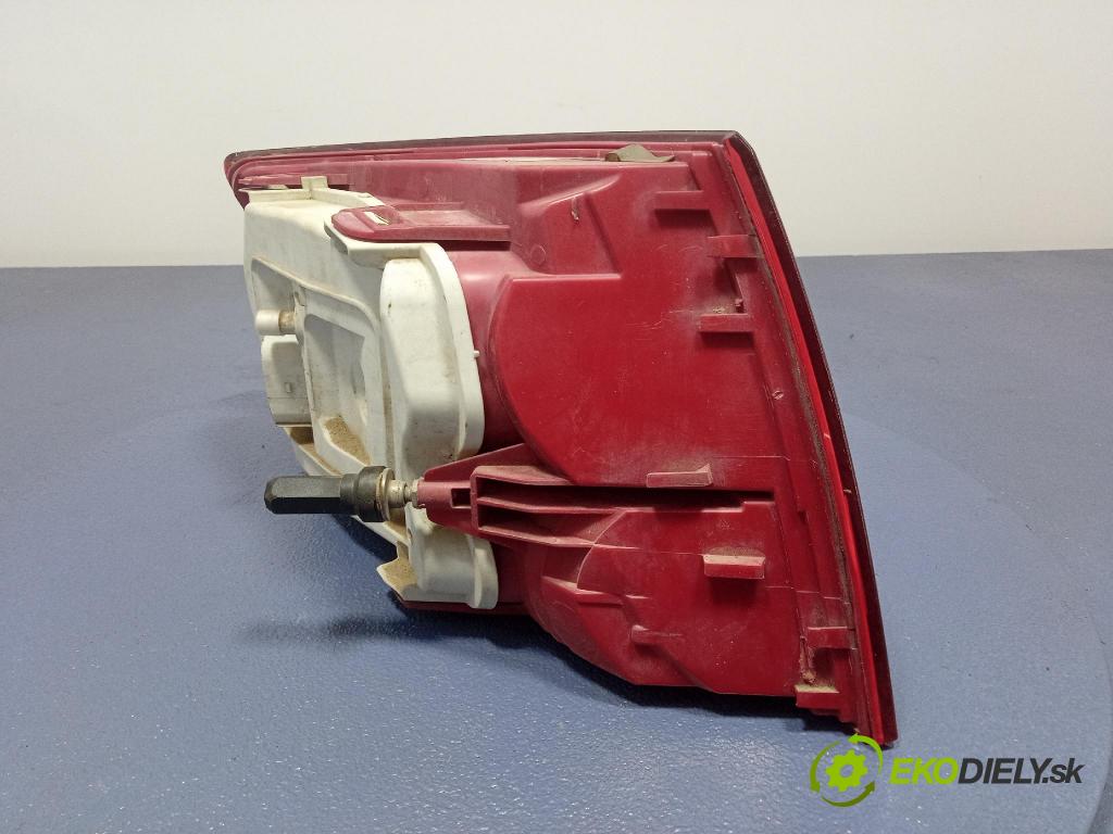 Audi A6 2006 svetlo / reflektor zad Prava: Vonkajsia: