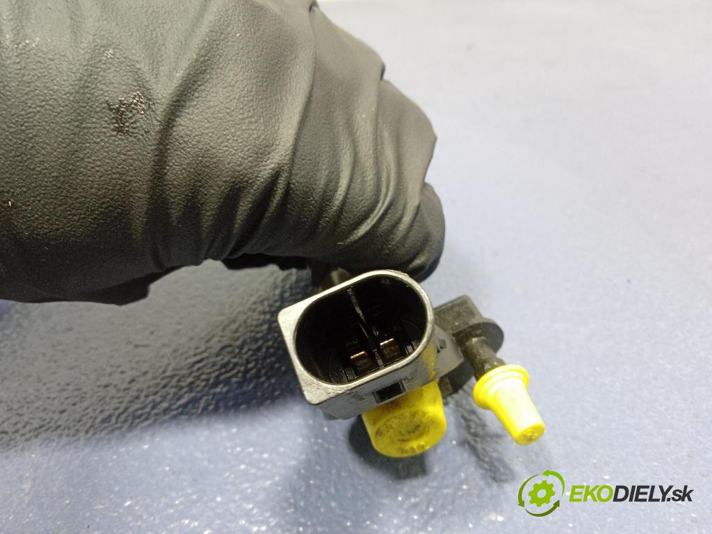 Audi A6 2006 vstrek 059130277AC