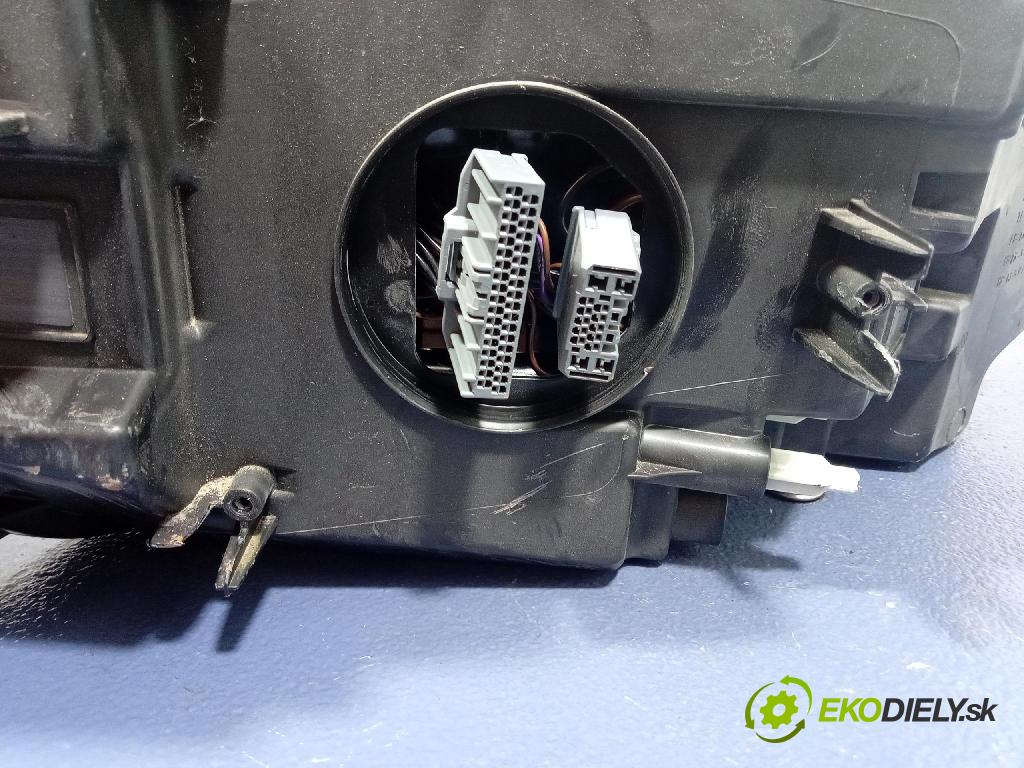 Volvo Xc40 0 Reflektor: v pravo: 32133574