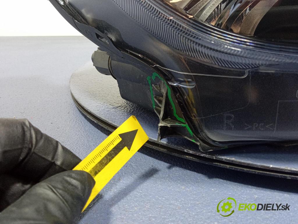 Volvo Xc40 0 Reflektor: v pravo: 32133574