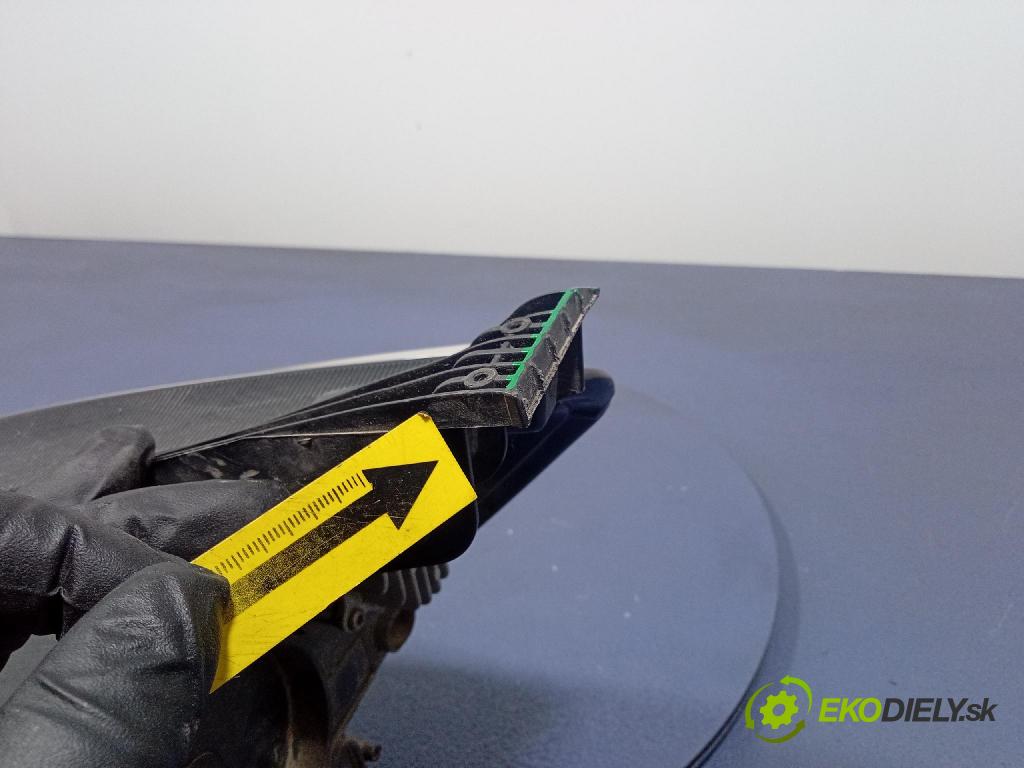 Opel Grandland x 0 světlo v pravo: 366947220