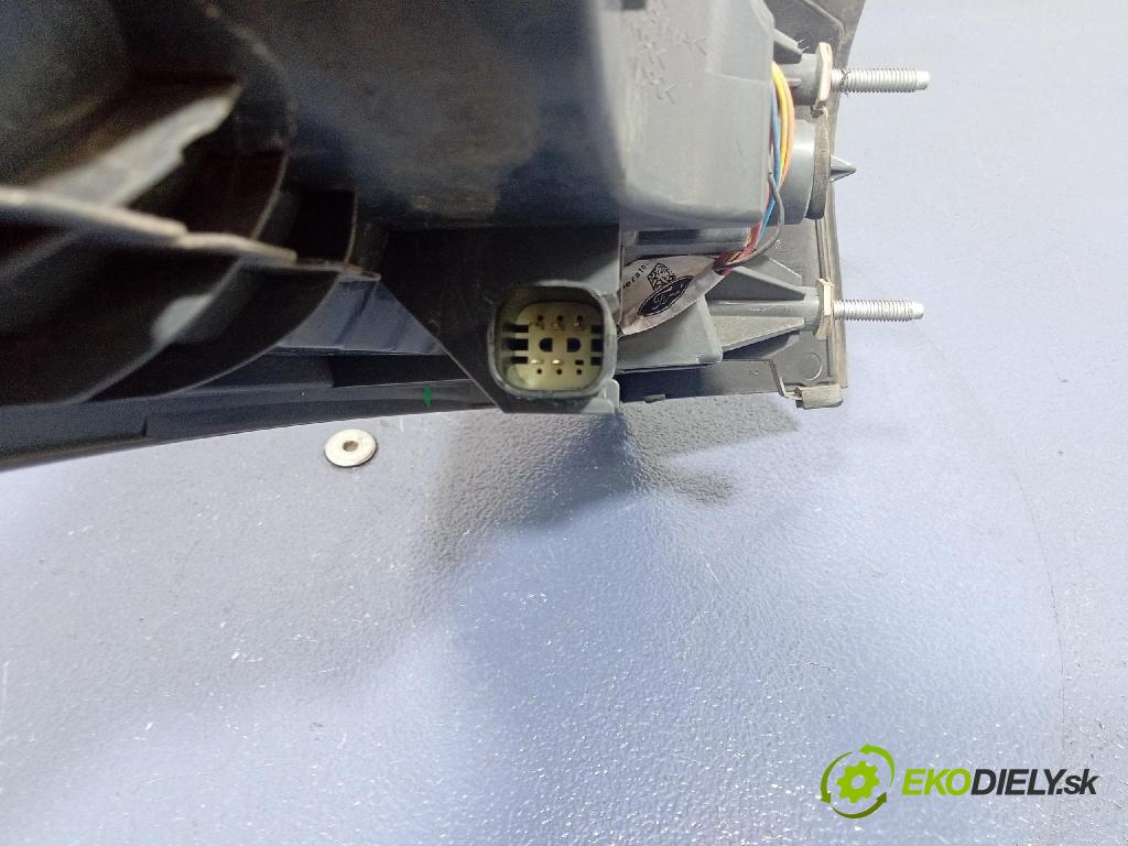 Ford Mondeo 2015 svetlo / reflektor zad Prava: Vonkajsia: DS73-13404-FH