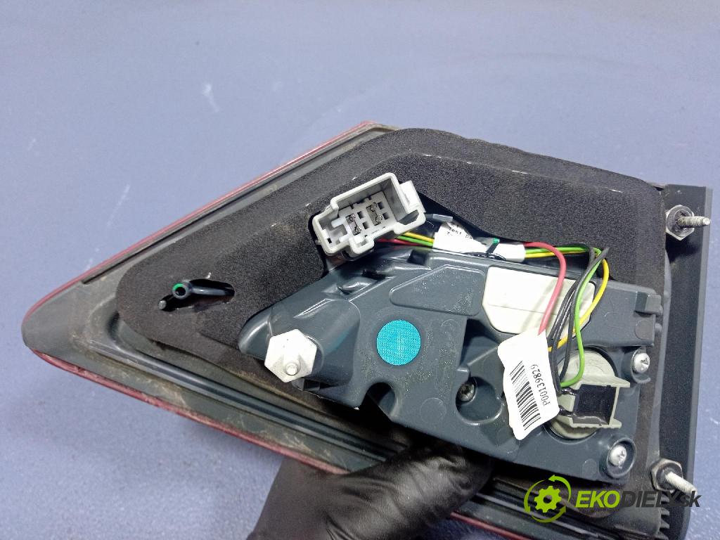 Ford Mondeo 2015 svetlo / reflektor zad Prava: Vnútri: DS73-13A602-JE