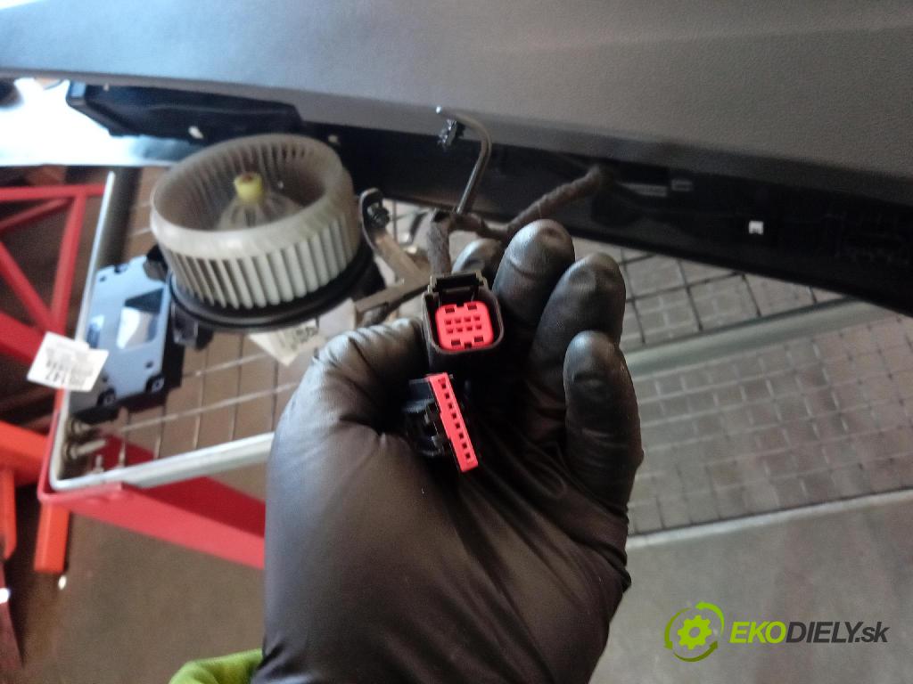 Ford Mondeo 2015 tunel Stredný: DS73-F042B60