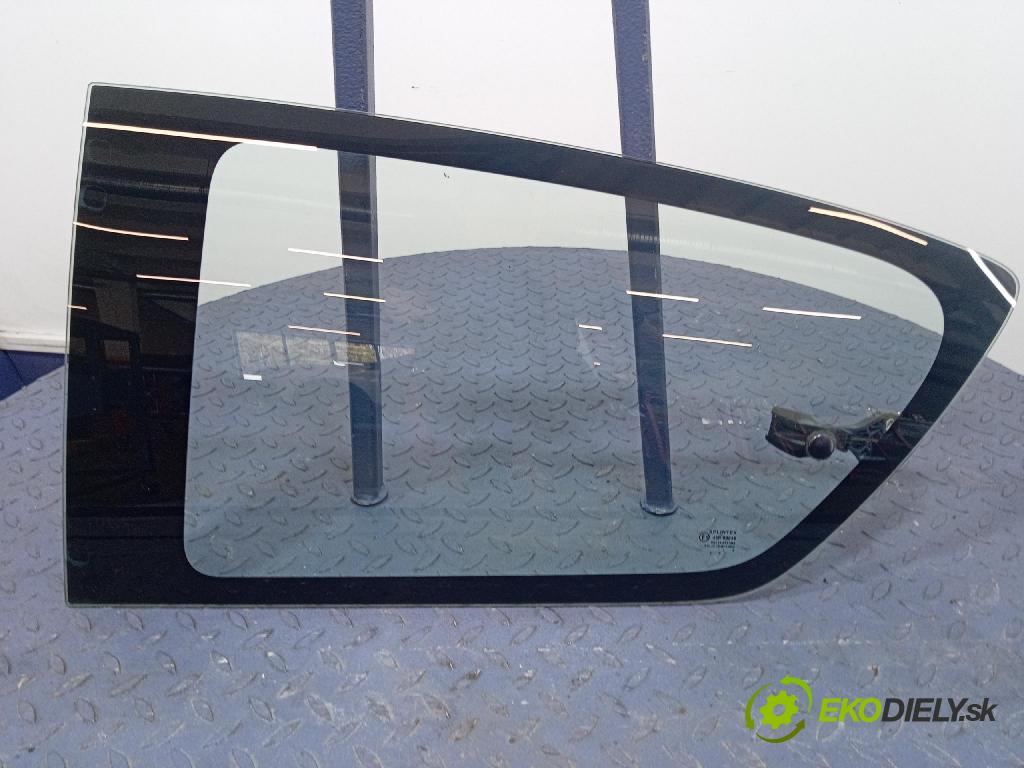 Toyota Aygo 2009 sklo dvere zad ľavé