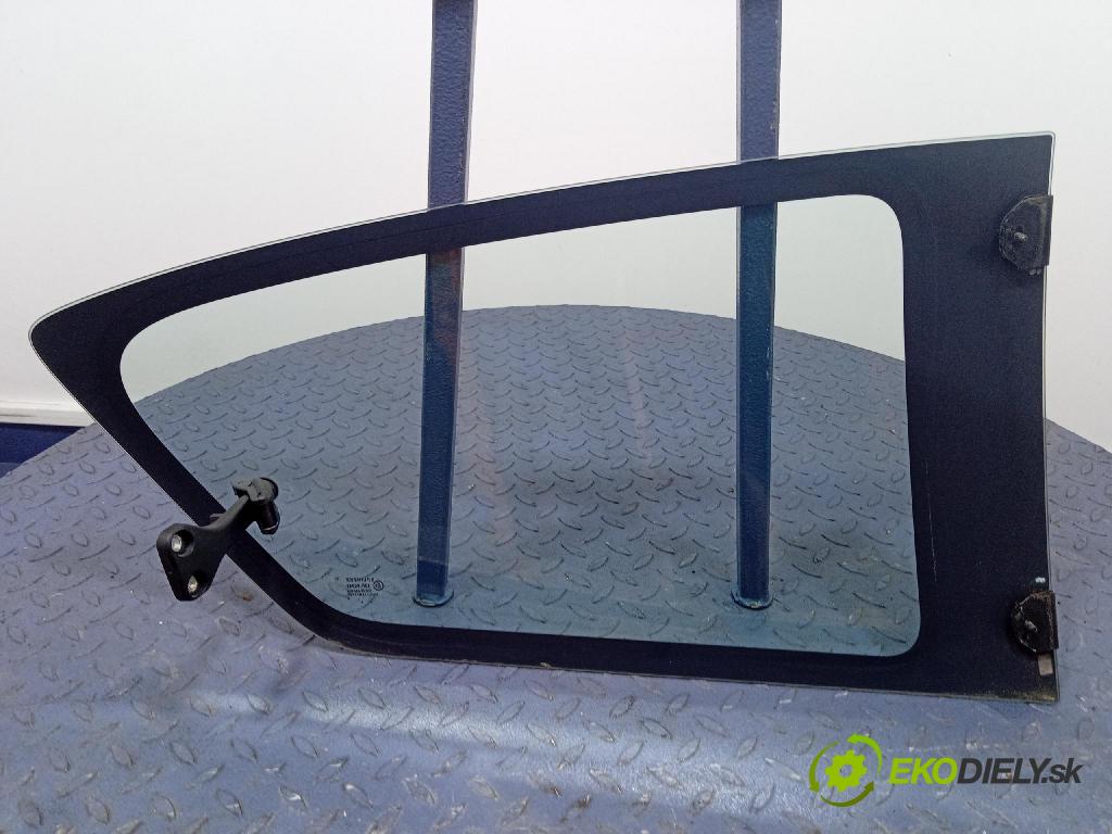 Toyota Aygo 2009 sklo dvere zad ľavé 