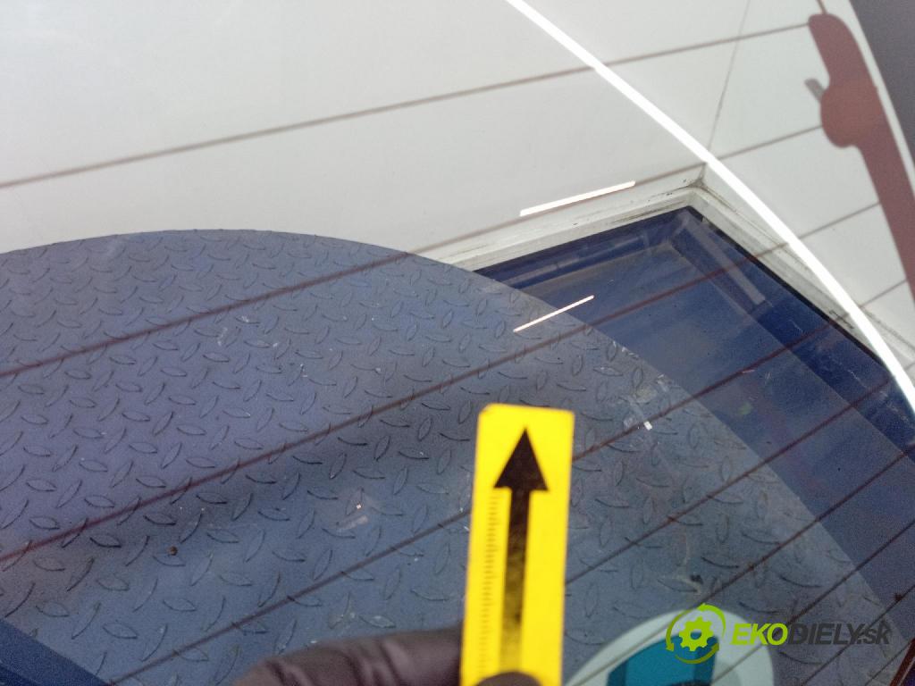 Toyota Aygo 2009 zadní dveře kufra: kufr