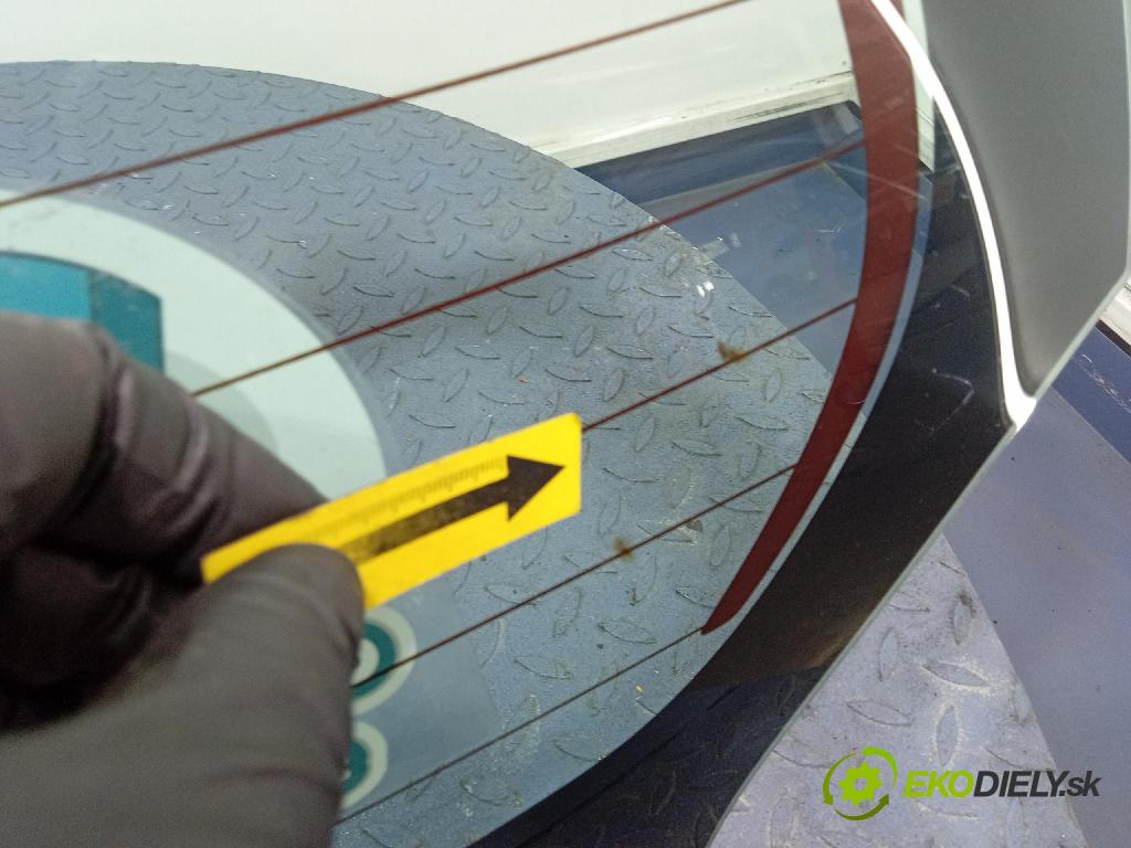 Toyota Aygo 2009 zadní dveře kufra: kufr