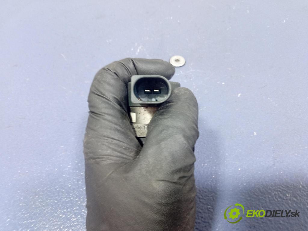 Vw Passat 2009 snímač 057130764H