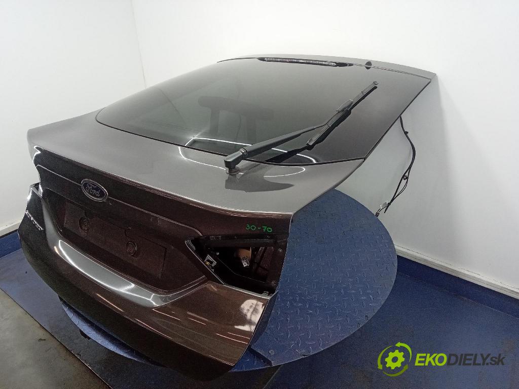 Ford Mondeo 2015 zadna dveře kufra: kufra: