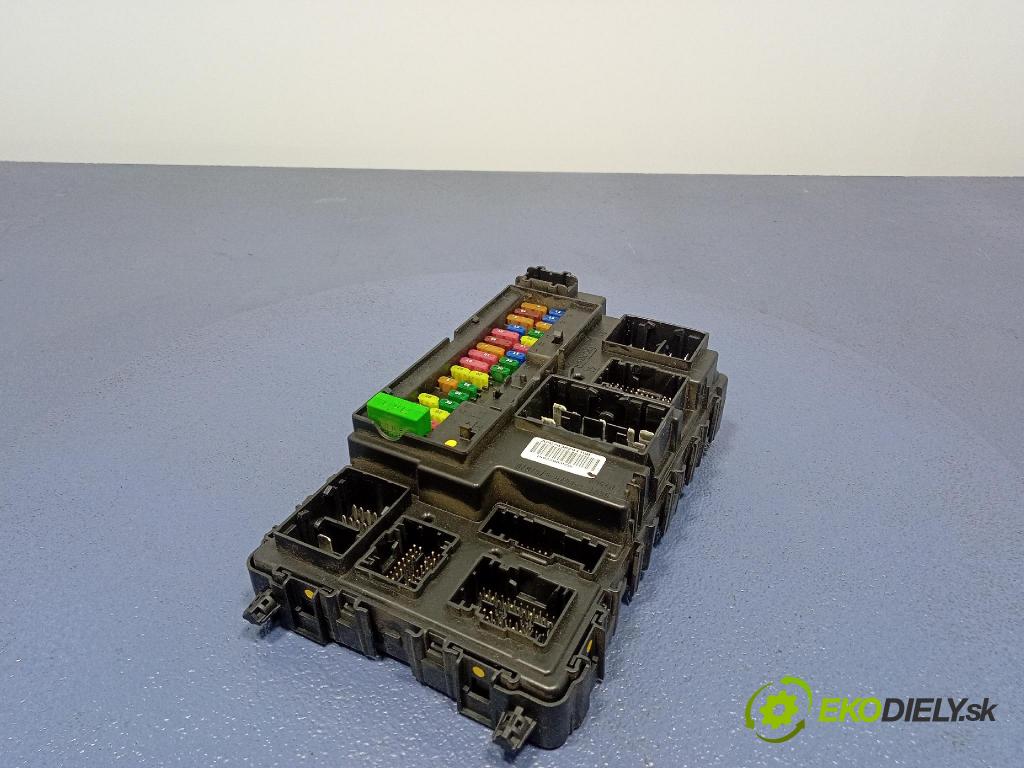 Ford Mondeo 2015 skrinka Poistky: FU5T-15604