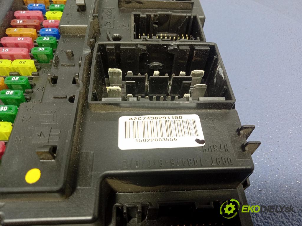 Ford Mondeo 2015 skrinka Poistky: FU5T-15604