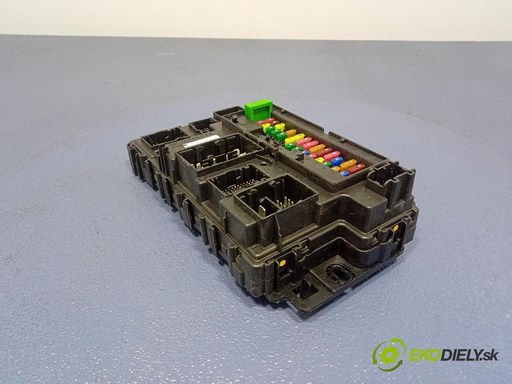 Ford Mondeo 2015 skrinka Poistky: FU5T-15604