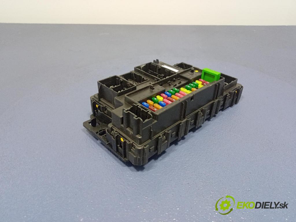 Ford Mondeo 2015 skrinka Poistky: FU5T-15604