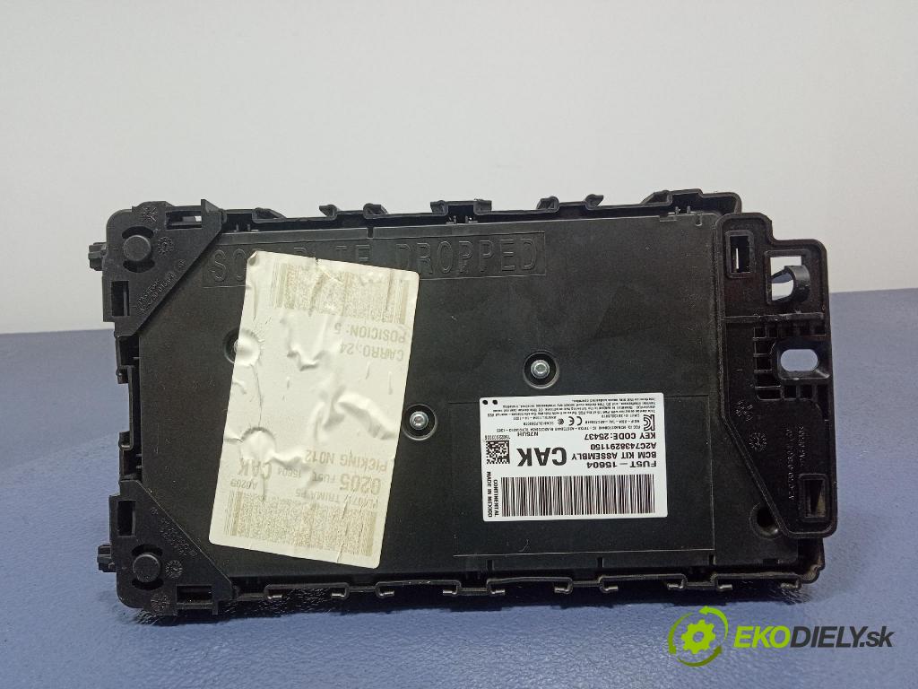 Ford Mondeo 2015 skrinka Poistky: FU5T-15604