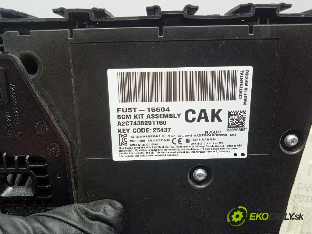 Ford Mondeo 2015 skrinka Poistky: FU5T-15604