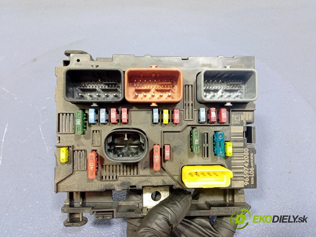 Peugeot 307 2005 skrinka Poistky: 9659742080