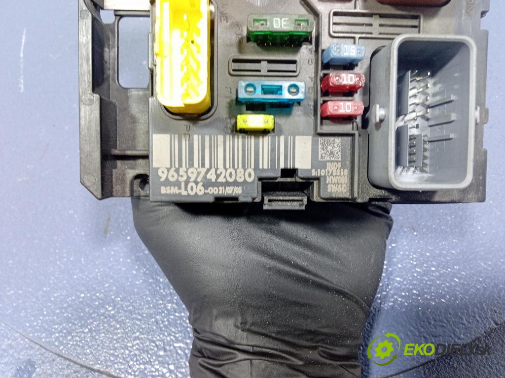 Peugeot 307 2005 skrinka Poistky: 9659742080