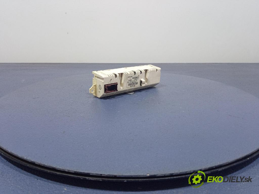 Peugeot 307 2005 Zobrazit: Rádio: / GPS 9657882980