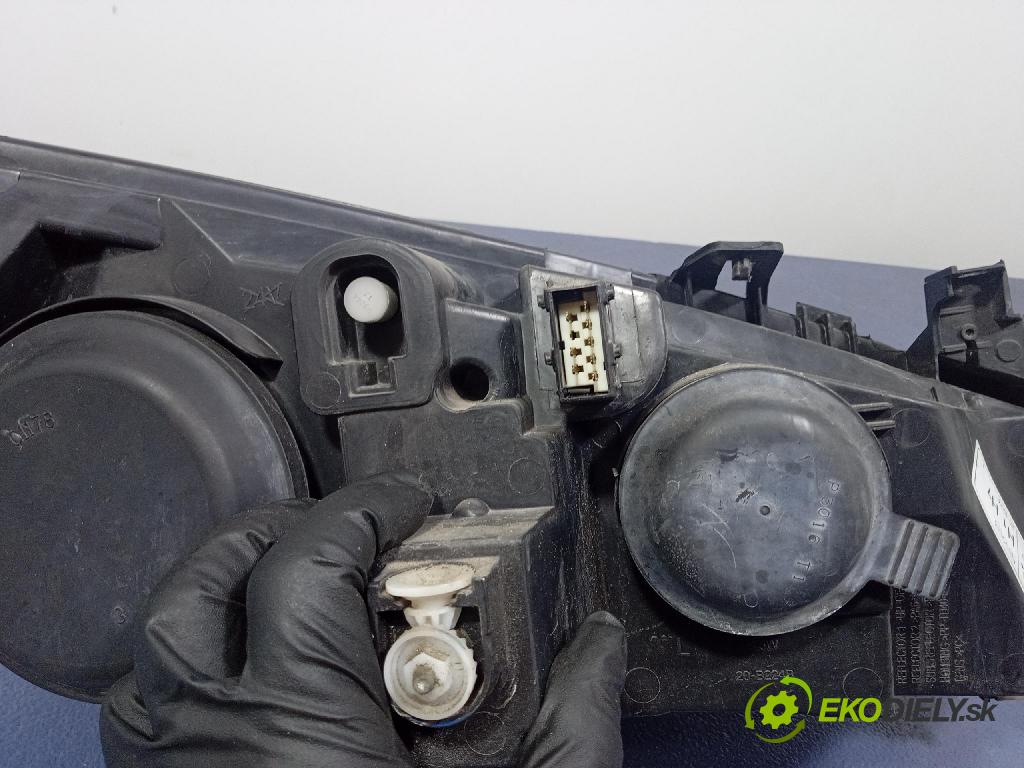 Peugeot 307 2005 Reflektor: Vľavo: 20-B224