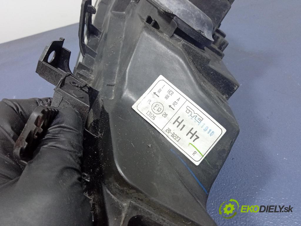 Peugeot 307 2005 Reflektor: v pravo: 20-B223