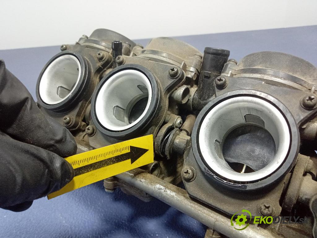 Honda Hornet 600 2000 klapka 