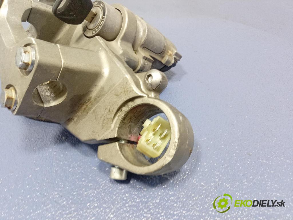 Honda Hornet 600 2000 Spínač zapaľovania: