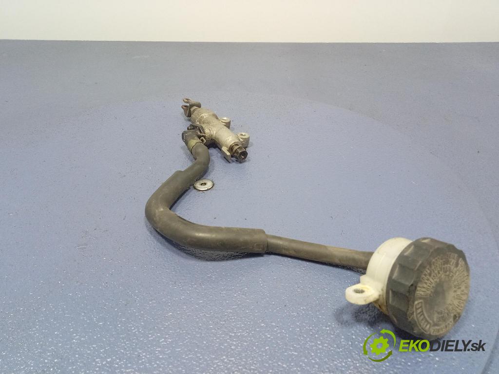 Honda Hornet 600 2000 čerpadlo Brzda: